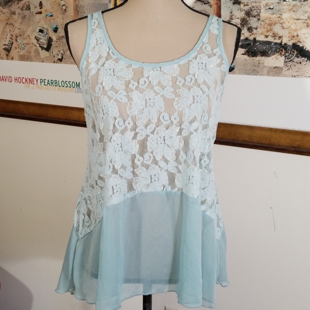 Love on a hanger laced sleeveless top. Size S1